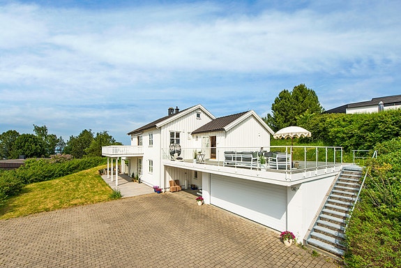 Velkommen til Stubbanvegen 36 presentert av Eiendomsmegler 1 v/Elisabet Aass.