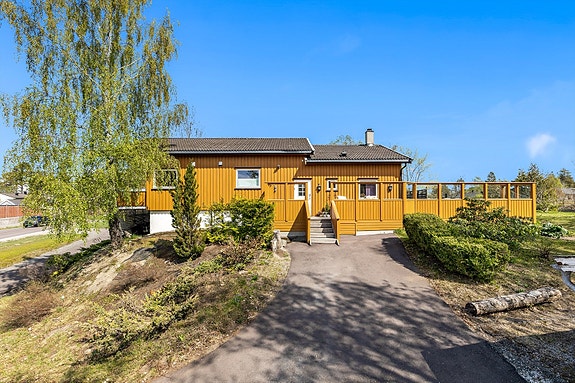 Enkel adkomst inn til boligen fra gårdsplass
