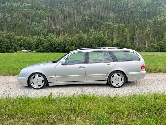 Mercedes-Benz E-Klasse 2 of 5