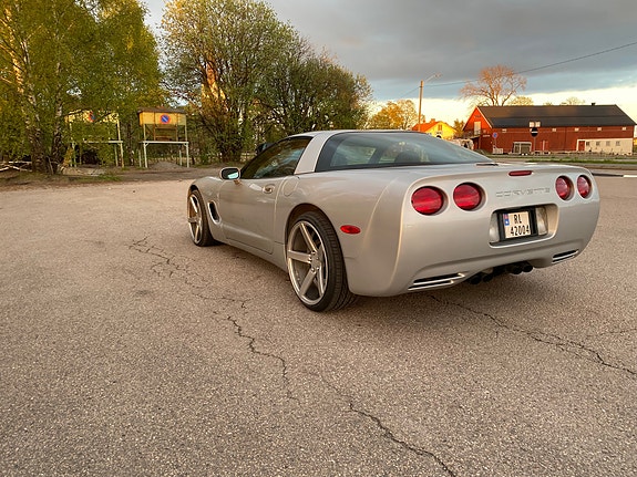 Chevrolet Corvette 8 of 26