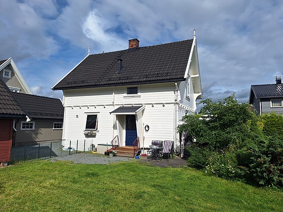 Hus – Hønefoss, Egge