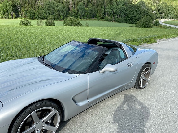 Chevrolet Corvette 12 of 26