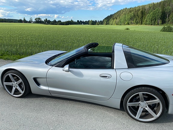 Chevrolet Corvette 14 of 26