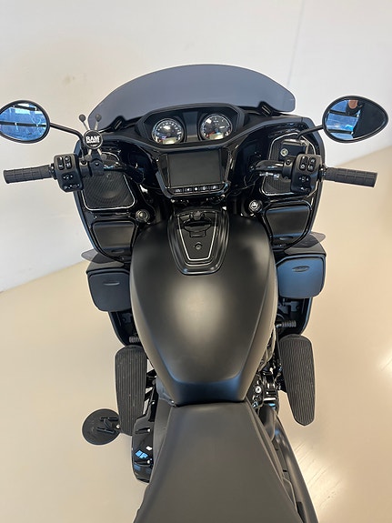 INDIAN Challenger Dark Horse 13 of 30