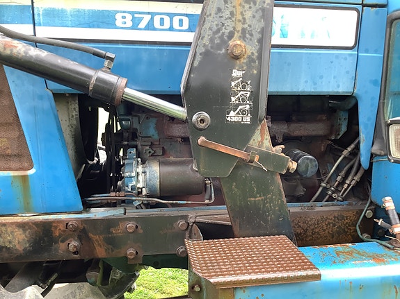 Ford 8700 3 of 8