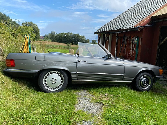 Mercedes-Benz SL280 3 of 25