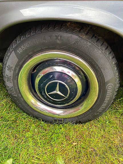 Mercedes-Benz SL280 20 of 25