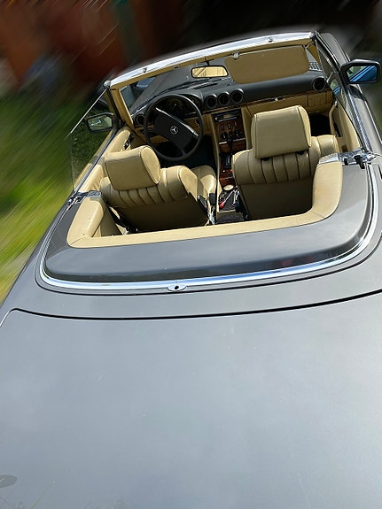 Mercedes-Benz SL280 2 of 25
