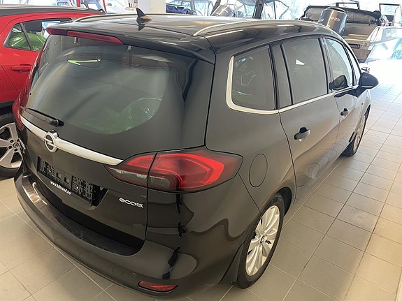 Opel Zafira Tourer 4 of 9