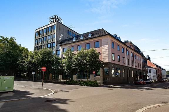 Fasade mot Farmandstorget og Møllegaten