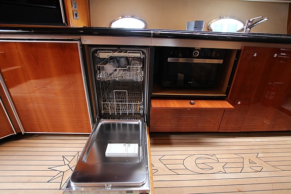 Sunseeker Predator 68/72 20 of 30