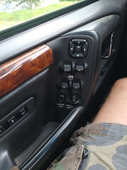 Jeep Grand Cherokee 3 of 5