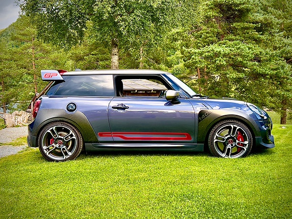 MINI Cooper S 5 of 5