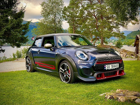 MINI Cooper S 4 of 5