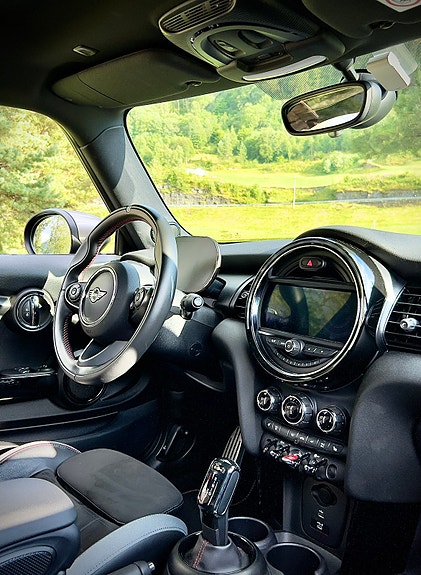 MINI Cooper S 10 of 30