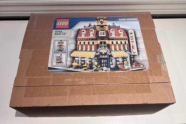 Lego sett 10182, Cafe Corner