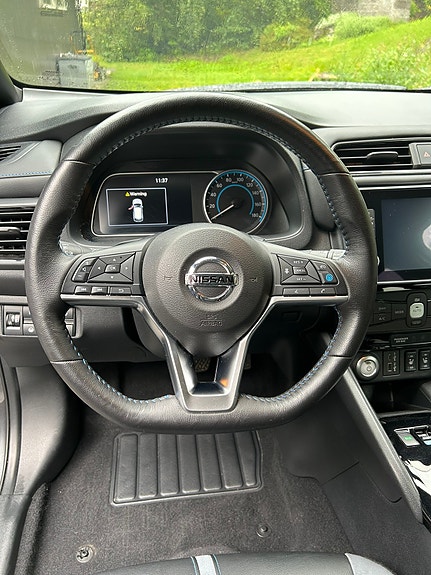 Nissan Leaf 8 of 23