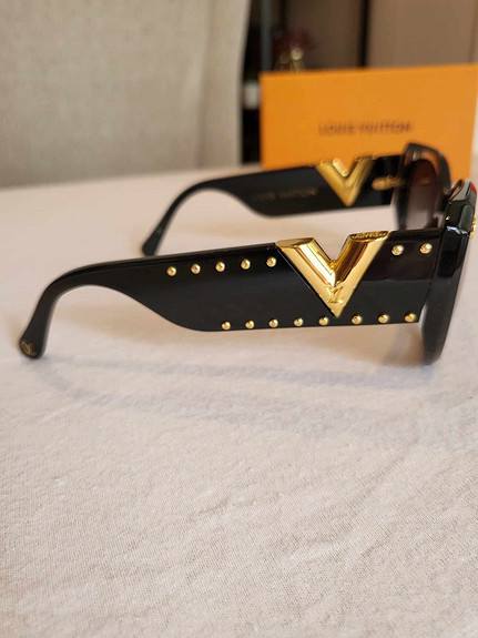 Louis Vuitton - My Fair Lady Studs Sunglasses Noir