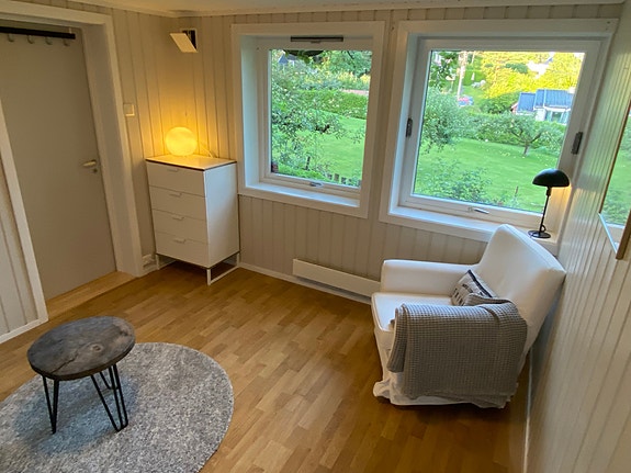 Store vinduer i soverom/stuedel