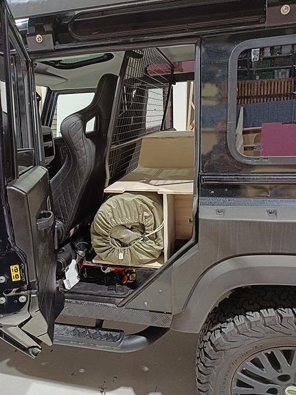 Land Rover Defender-Serie 17 of 30