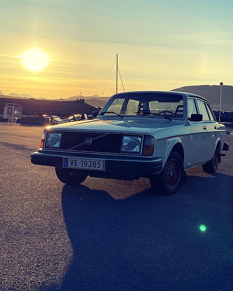 Volvo 240 1 of 5