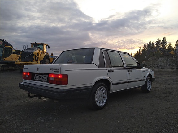 Volvo 740 3 of 5