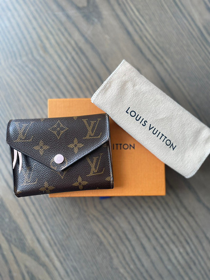 Louis Vuitton - Epi Victorine - Wallet - Catawiki