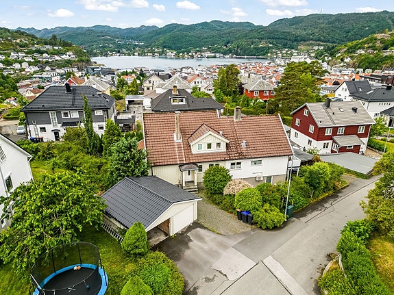 Velkommen til Ringveien 19! Halvpart av vertikaldelt tomannsbolig.