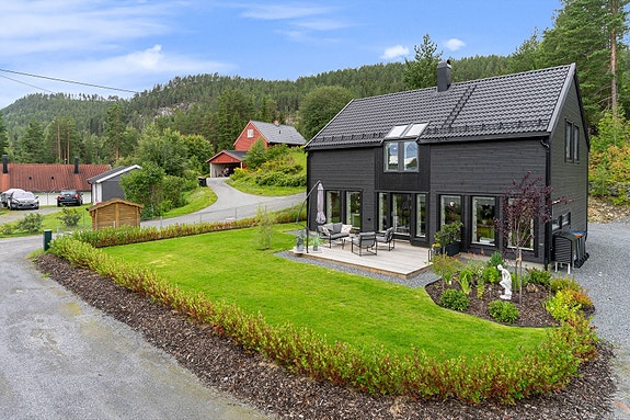 Velkommen til den moderne og nyere oppførte eneboligen i Grynmølleveien 4A!