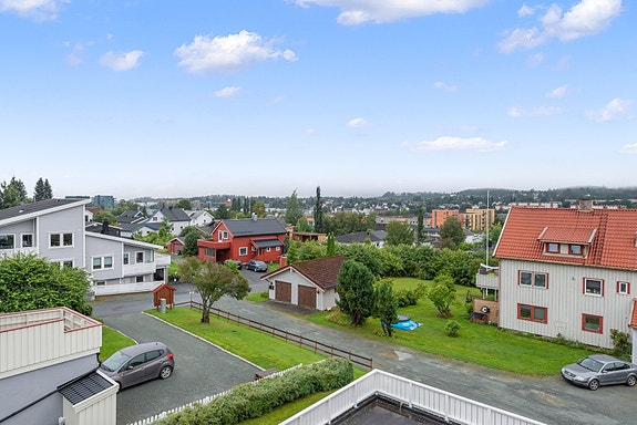 Terrasse mot sørvest som gir svært gode solforhold.