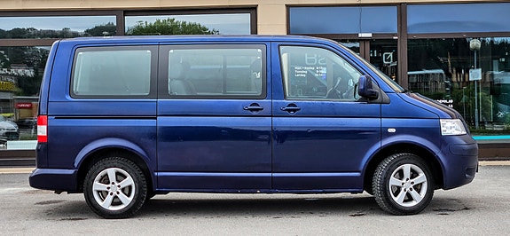 Volkswagen Caravelle 4 of 5