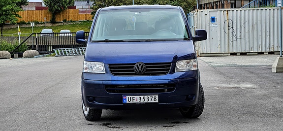 Volkswagen Caravelle 2 of 5
