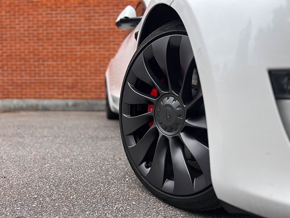 Tesla Model 3 3 of 5