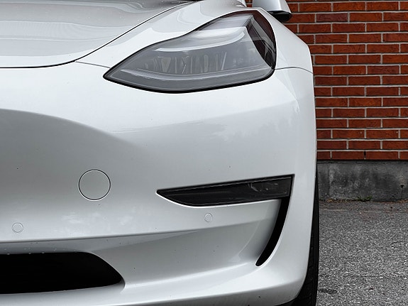 Tesla Model 3 5 of 5