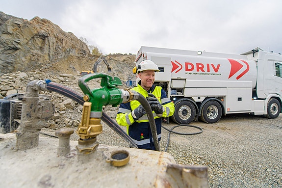 DRIV logistikk er eget transportselskap for sikker levering lokalt i distriktene, med 25 sjåfører og biler som går på veiene hver dag. DRIV leverer der du er!