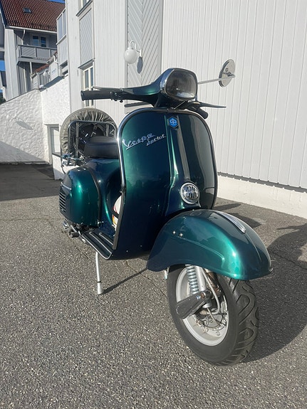 Vespa 125 1 of 5