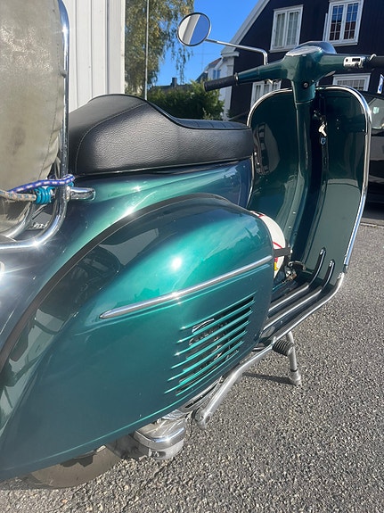 Vespa 125 3 of 5