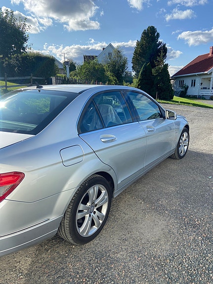 Mercedes-Benz 220 14 of 30