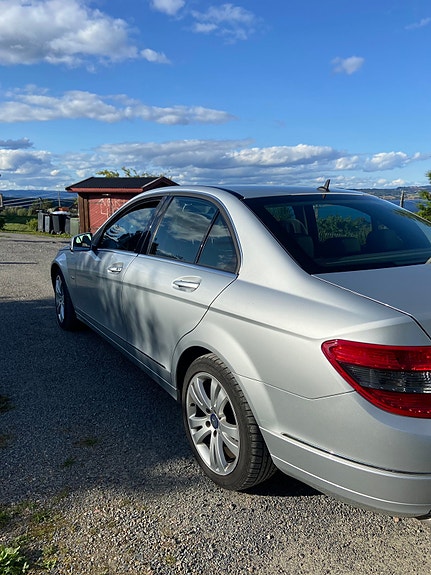 Mercedes-Benz 220 15 of 30