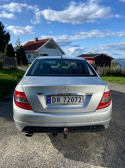 Mercedes-Benz 220 16 of 30