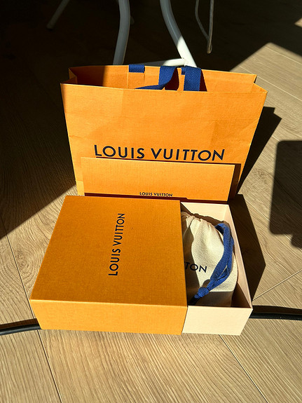 Lite brukt Louis Vuitton t-skjorte i str. M. 6100kr..