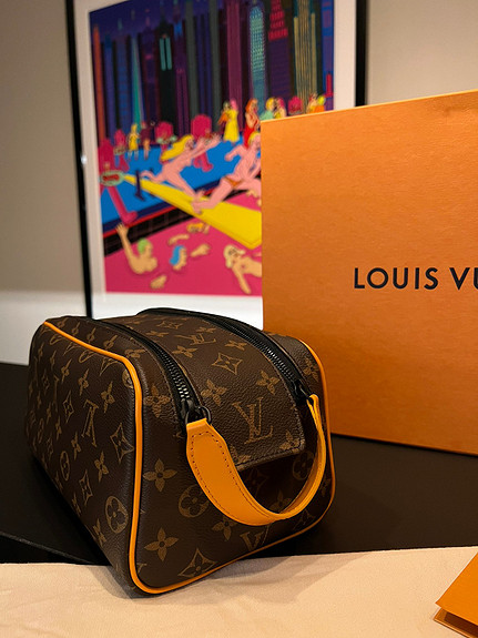 Louis Vuitton Dopp Kit toalettmappe Monogram Juli 2023