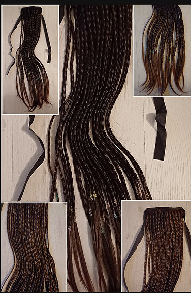 Extensions hestehale med syntetiske rastafletter.