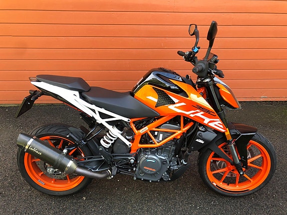 KTM Duke 390 2 of 9