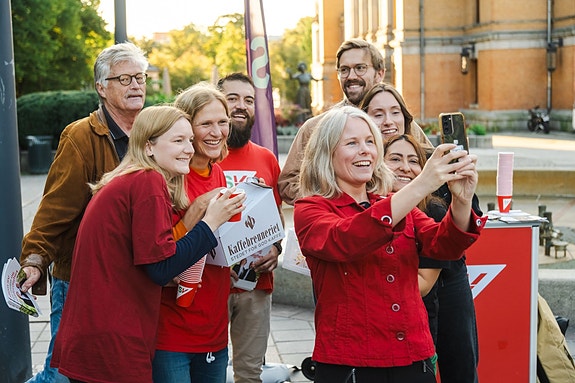 SV og Kirsti Bergstø på stand i valgkampen