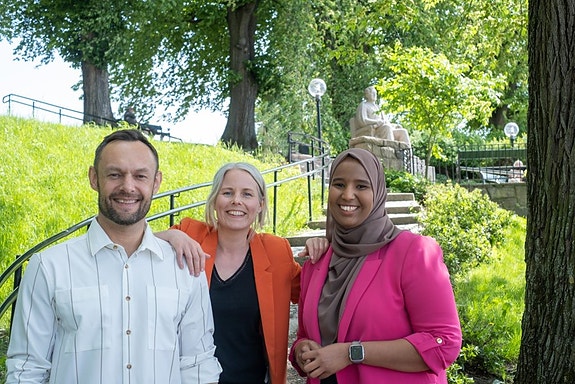 Torgeir Knag Fylkesnes (nestleder i SV), Kirsti Bergstø (partileder i SV) og Marian Hussein (nestleder i SV)