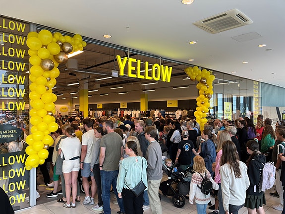 Fra åpningsdagen på Sørlandssenteret første butikk