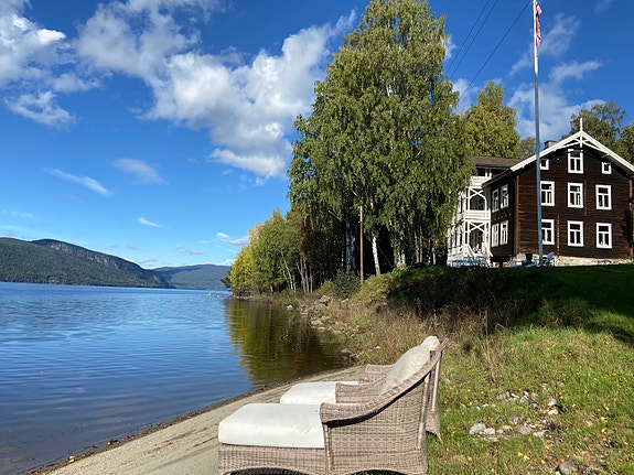 Tømmerhus med 110m privat strandlinje