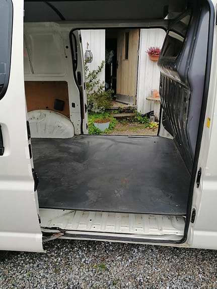 Toyota HiAce 11 of 19