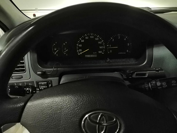 Toyota HiAce 8 of 19